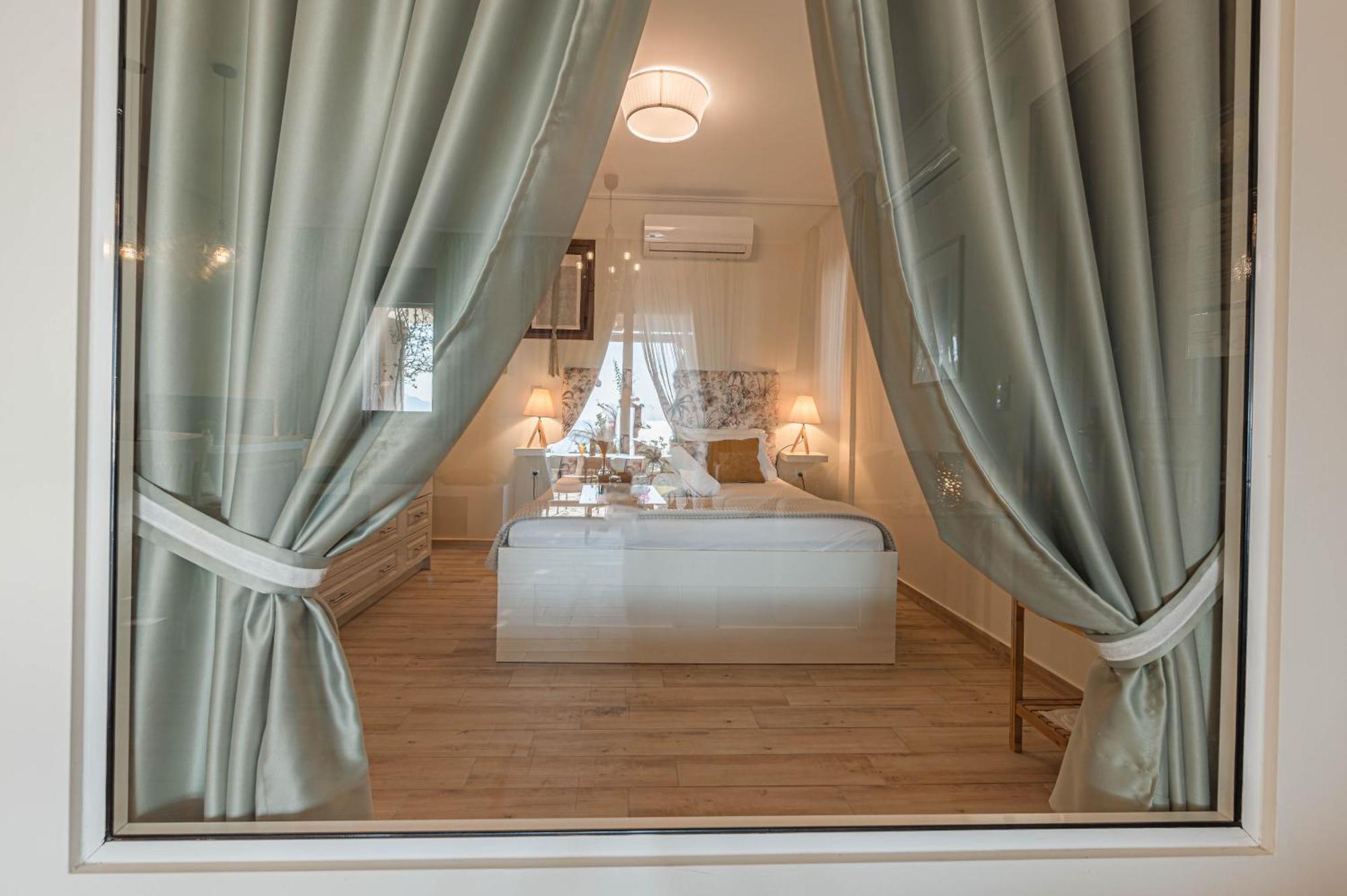Paralio Astros Beachfront Suites ซิโรปิกาโด ภายนอก รูปภาพ